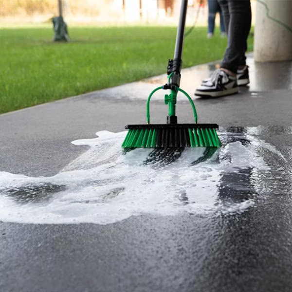 Hammersmith AquaClean Deluxe - телескопическая водяная щётка 2-в-1 с аксессуарами Hammersmith AquaClean Deluxe - телескопическая водяная щётка 2-в-1 с аксессуарами