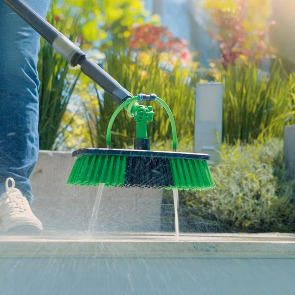 Hammersmith AquaClean Deluxe - телескопическая водяная щётка 2-в-1 с аксессуарами Hammersmith AquaClean Deluxe - телескопическая водяная щётка 2-в-1 с аксессуарами